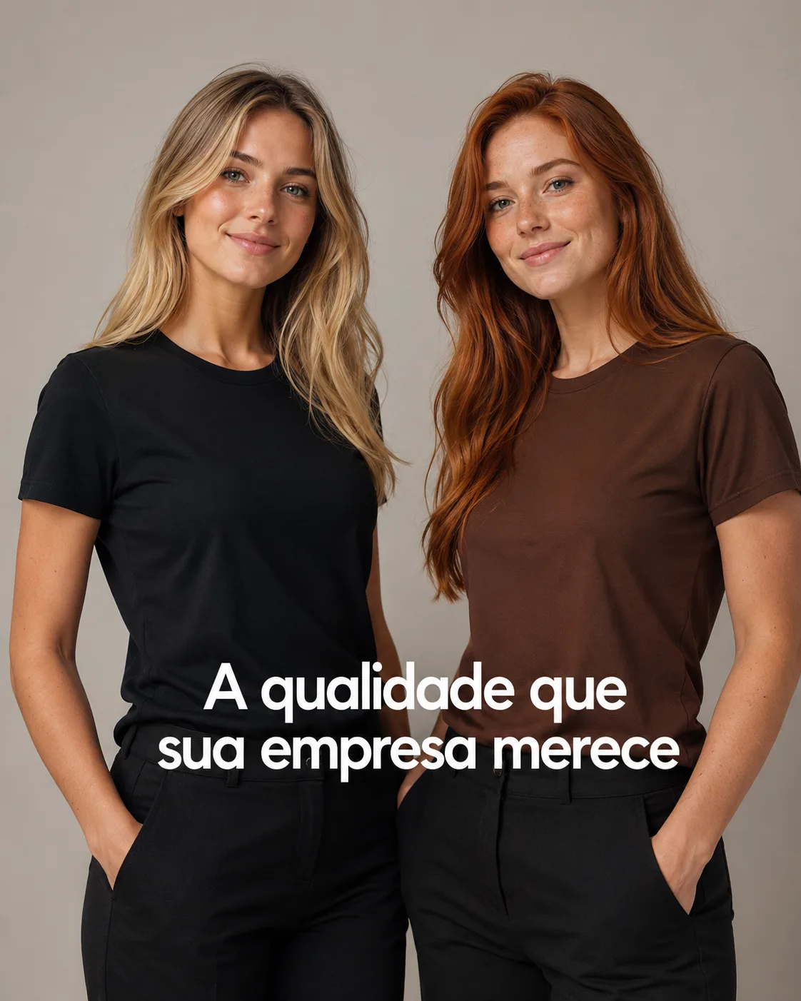 Duas modelos vestindo camiseta básica empresarial Camisetorama em preto e marrom